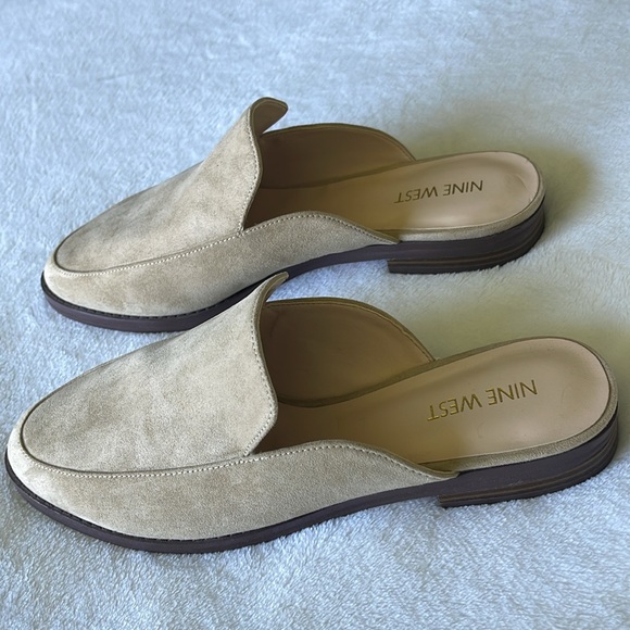 Women’s Nine West Suede Mules - Size 8 - LIKE NEW in Very Great Condition!! - Picture 7 of 12